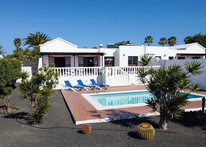 With Private Pools - Just 7 Min Walk From Beach, Bars & Dining 플라야블랑카