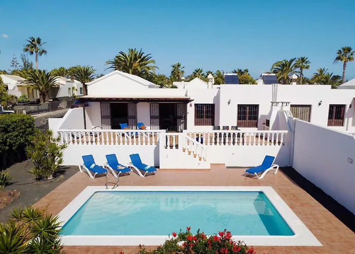 With Private Pools - Just 7 Min Walk From Beach, Bars & Dining *