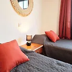 Villa With Private Pools - Just 7 Min Walk From Beach, Bars & Dining *