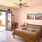 With Private Pools - Just 7 Min Walk From Beach, Bars & Dining * Playa Blanca (Lanzarote)