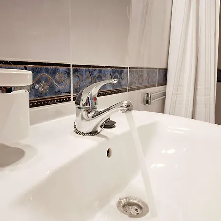 With Private Pools - Just 7 Min Walk From Beach, Bars & Dining *