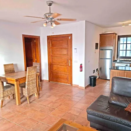 With Private Pools - Just 7 Min Walk From Beach, Bars & Dining Playa Blanca (Lanzarote)
