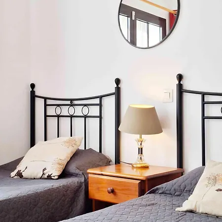 Villa With Private Pools - Just 7 Min Walk From Beach, Bars & Dining Playa Blanca (Lanzarote)