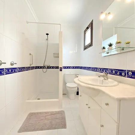 With Private Pools - Just 7 Min Walk From Beach, Bars & Dining Playa Blanca (Lanzarote)