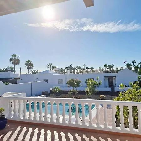 Villa With Private Pools - Just 7 Min Walk From Beach, Bars & Dining Playa Blanca (Lanzarote)
