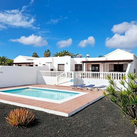 With Private Pools - Just 7 Min Walk From Beach, Bars & Dining