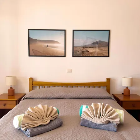 With Private Pools - Just 7 Min Walk From Beach, Bars & Dining Villa Playa Blanca (Lanzarote)