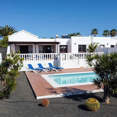 With Private Pools - Just 7 Min Walk From Beach, Bars & Dining Playa Blanca (Lanzarote)