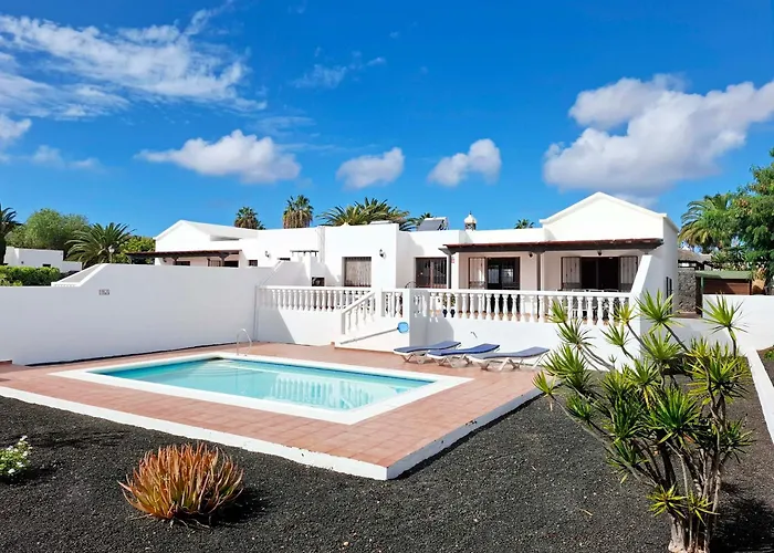 With Private Pools - Just 7 Min Walk From Beach, Bars & Dining