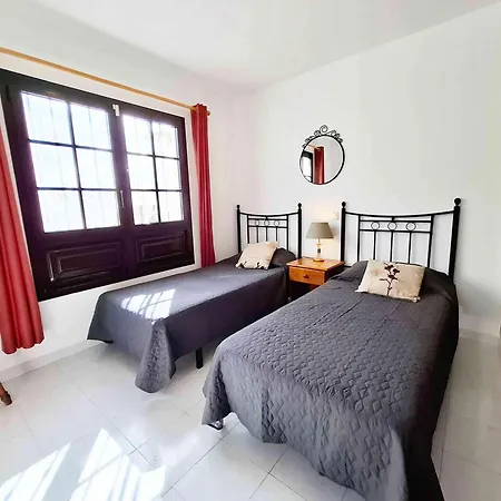 Villa With Private Pools - Just 7 Min Walk From Beach, Bars & Dining Playa Blanca