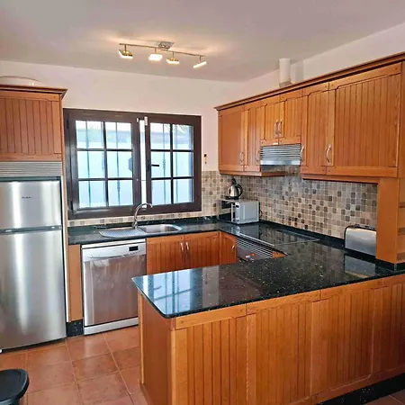 With Private Pools - Just 7 Min Walk From Beach, Bars & Dining * Playa Blanca (Lanzarote)