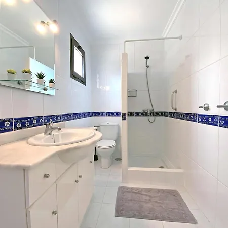 With Private Pools - Just 7 Min Walk From Beach, Bars & Dining Villa Playa Blanca