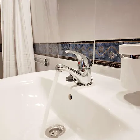 Villa With Private Pools - Just 7 Min Walk From Beach, Bars & Dining *