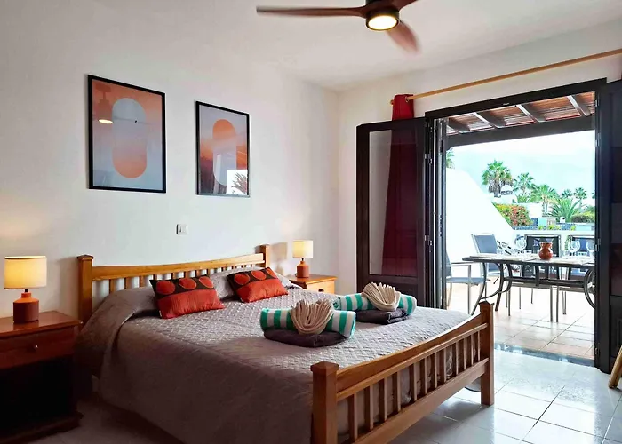 Villa With Private Pools - Just 7 Min Walk From Beach, Bars & Dining *