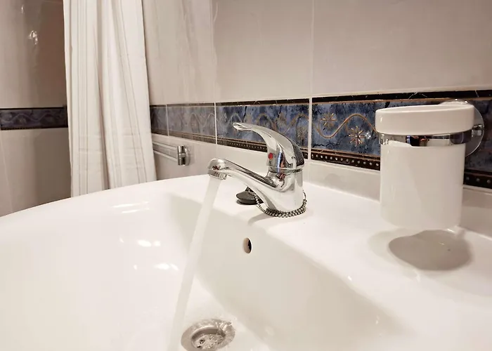 Villa With Private Pools - Just 7 Min Walk From Beach, Bars & Dining *